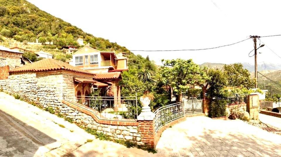 Villa Muzhaqi Nivice Exterior foto